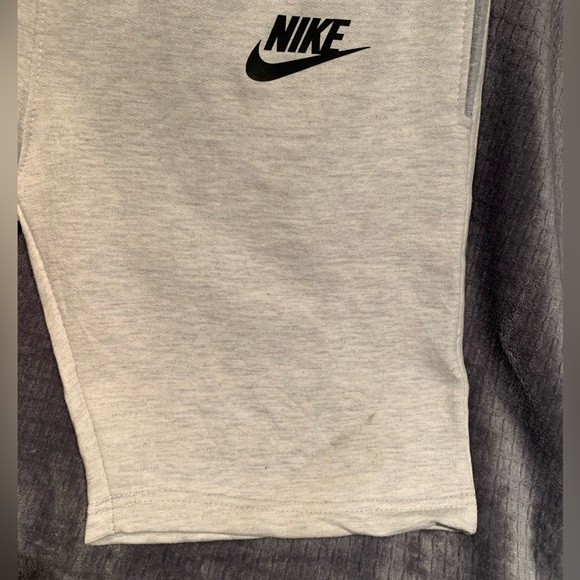 Brand new Nike Fleece Tech Shorts Men’s XL - Picture 3 of 5